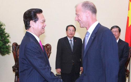 Thủ tướng đề nghị hai bên cần nghiêm túc thực hiện các cam kết hợp đồng 
trong việc bàn giao đúng kế hoạch và tiến độ các dòng máy bay dân dụng 
cho các hãng hàng không của Việt Nam.