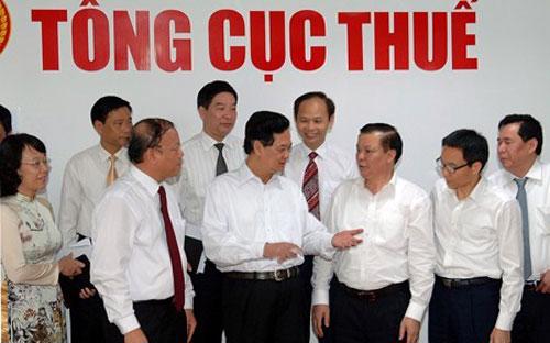 Thủ tướng Nguyễn Tấn Dũng cùng lãnh đạo Chính phủ, Bộ Tài chính làm việc với Tổng cục Thuế ngày 9/7.<br>