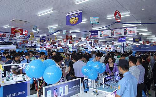 “Đại siêu thị điện máy” đầu tiên của Trần Anh tại 18 Phạm Hùng, (Nam Từ Liêm, Hà Nội) vừa chính thức đưa vào vận hành.<br>