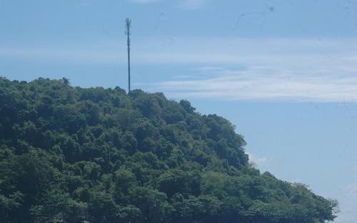 Trạm phát sóng 3G của Viettel nằm ở vị trí cao nhất đảo và được coi là “nóc nhà của Thổ Chu”.