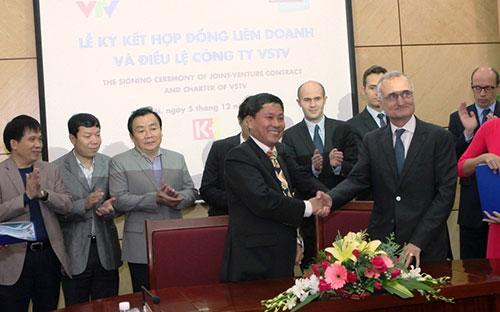 Lễ kí kết giữa VTV và Canal+ để thay đổi chủ sở hữu đối với Công ty TNHH Truyền hình số vệ tinh Việt Nam (VSTV), đơn vị quản lý kênh truyền hình số vệ tinh K+.<br>