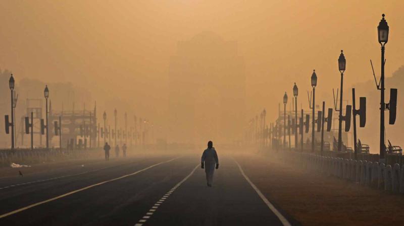 Một ngày ghi nhận ô nhiễm không khí ở mức tồi tệ tại New Delhi vào tháng 1/2021 - Ảnh: AFP