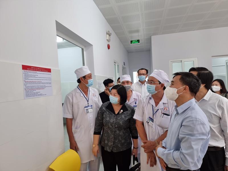 Đoàn công tác kiểm tra công tác tiêm vaccine tại Bệnh viện đa khoa tỉnh Bạc Liêu