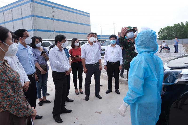 Đoàn công tác kiểm tra khu cách ly tập trung Khu công nghiệp Vân Trung