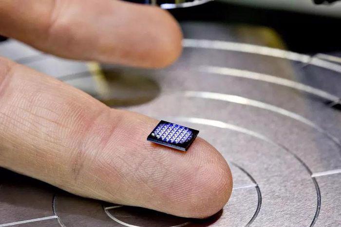 Con chip 2 nm của IBM có mật độ 333 triệu bóng bán dẫn trên một milimet vuông vừa được công bố đầu tháng 5.