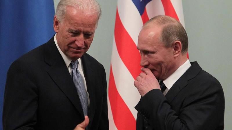 Ông Biden từng gặp Tổng thống Nga Putin khi còn làm Phó tổng thống dưới thời Barrack Obama - Ảnh: AFP