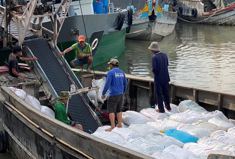 Lao động tự do, bị mất việc, giảm hoặc không thu nhập do thực hiện giãn cách xã hội sẽ được hỗ trợ 1,5 triệu đồng/người.