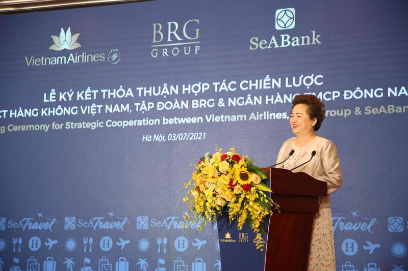 Ms. Nguyen Thi Nga, BRG Group Chairwoman, addressing the signing  ceremony