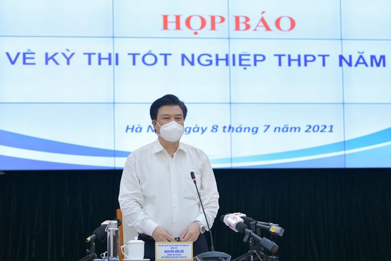 Thứ trưởng Bộ Giáo dục và Đào tạo Nguyễn Hữu Độ chủ trì buổi họp báo về kỳ thi tốt nghiệp THPT 2021
