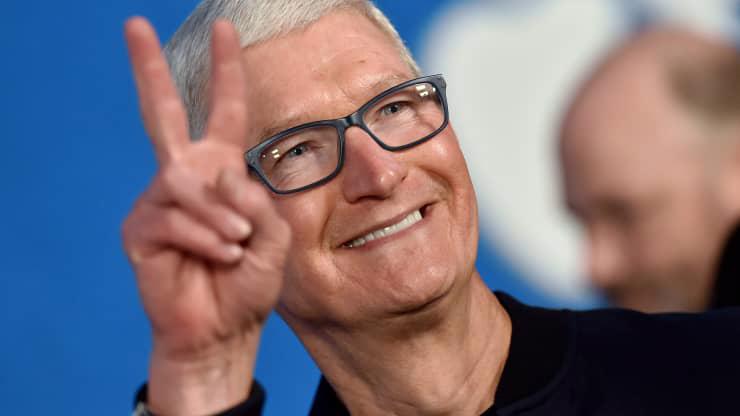 CEO Tim Cook của Apple - Ảnh: Getty/CNBC.