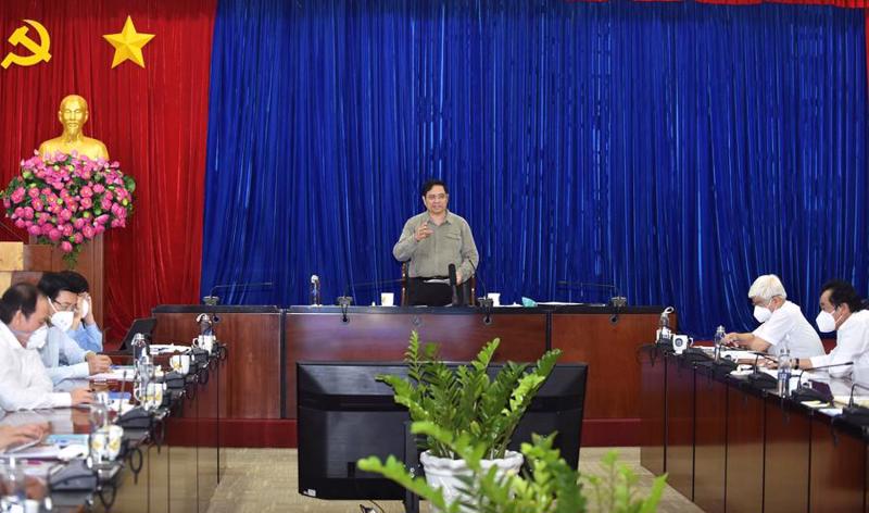 Prime Minister Pham Minh Chinh working with the Binh Duong Provincial People’s Committee.