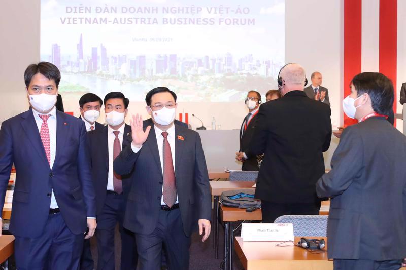 National Assembly Chairman Vuong Dinh Hue at the forum.    Source: Quochoi.vn