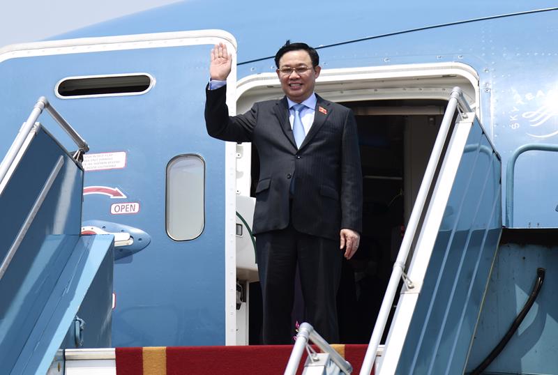 Chủ tịch Quốc hội Vương Đình Huệ và đoàn Đại biểu cấp cao Quốc hội Việt Nam đã về đến sân bay Nội Bài, Hà Nội trưa 12/9 - Ảnh: Quochoi.vn