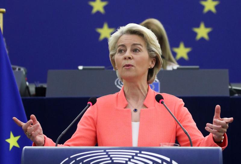 Chủ tịch Uỷ ban châu Âu (EC) Ursula von der Leyen phát biểu trước Nghị viện châu Âu ngày 14/9 - Ảnh: Reuters.