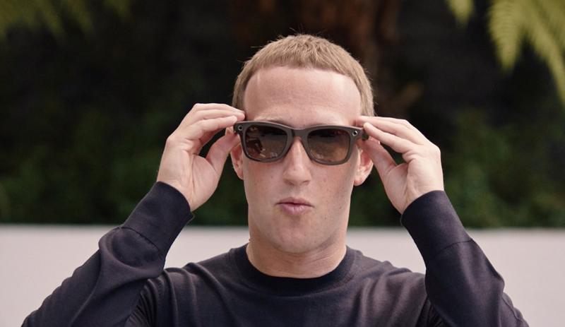 CEO Mark Zuckerberg đeo kính Ray-Ban Stories vừa ra mắt