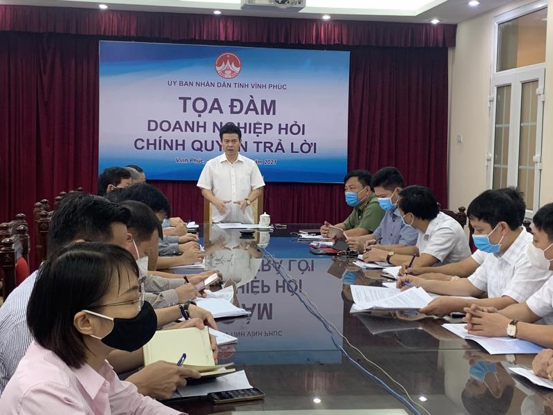 Phó Chủ tịch UBND tỉnh Vĩnh Phúc Vũ Chí Giang tại chương trình livestream “Doanh nghiệp hỏi – Chính quyền trả lời”.