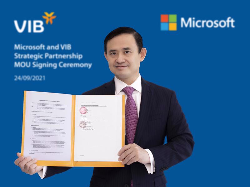 Mr. Tran Nhat Minh, VIB’s Deputy CEO and Head of Banking Technology Services, at the signing ceremony.