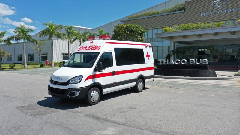 Xe cứu thương được sản xuất trên nền xe cơ sở IVECO Daily.