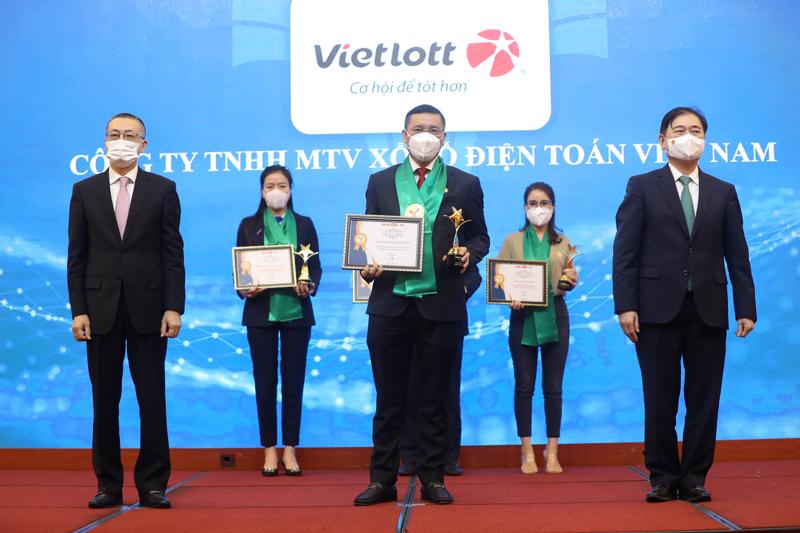 Vietlott được vinh danh trong Top 10 ngành Dịch vụ số - Bán lẻ Thương hiệu mạnh Việt Nam năm 2021.