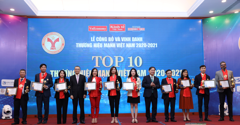 Top 10 Vietnamese Strong Brand winners. Photo by Chu Xuan Khoa.