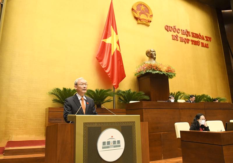 Chủ nhiệm Ủy ban Tài chính, Ngân sách Nguyễn Phú Cường trình bày Báo cáo thẩm tra - Ảnh: Quochoi.vn