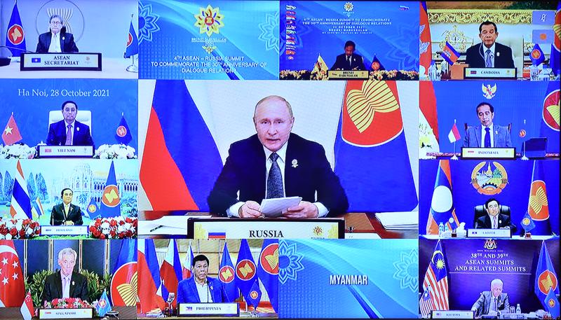 Tổng thống Nga Vladimir Putin phát biểu tại hội nghị - Ảnh: VGP