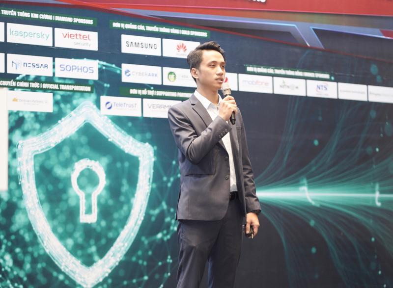 Ông Trần Minh Quảng, Công ty An ninh mạng Viettel trình bày báo cáo tại Hội thảo.
