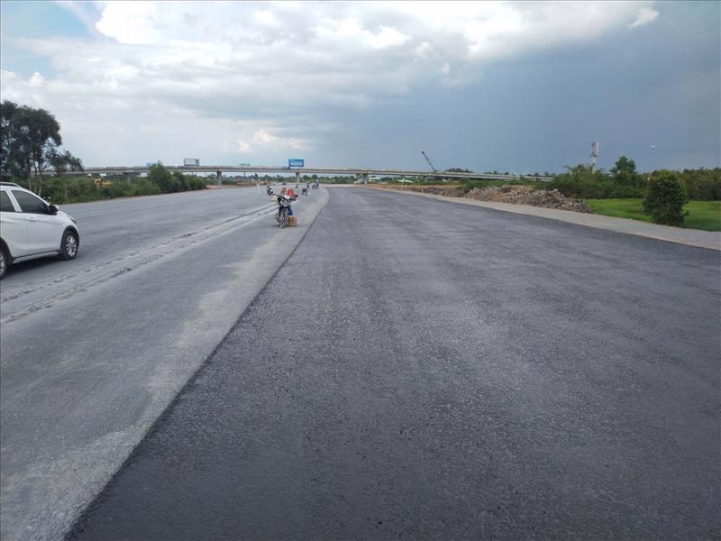 Cao tốc Trung Lương - Mỹ Thuận: Doanh nghiệp dự án đang thi công 10 km phần còn lại để kịp hoàn thành vào cuối tháng 11/2021.