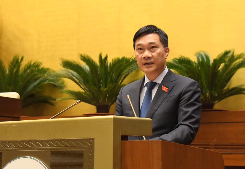 Chủ nhiệm Ủy ban Kinh tế Vũ Hồng Thanh trình bày báo cáo thẩm tra tại phiên họp - Ảnh: Quochoi.vn