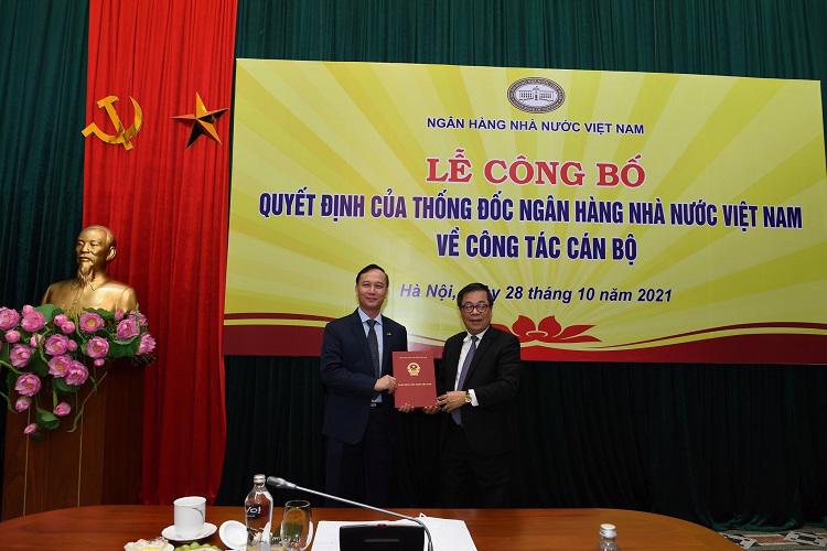Phó Thống đốc Nguyễn Kim Anh trao Quyết định bổ nhiệm cho ông Cao Văn Bình