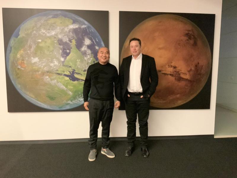 Ông Leo KoGuan gặp tỷ phú Elon Musk vào tháng 10/2019 - Ảnh: Twitter
