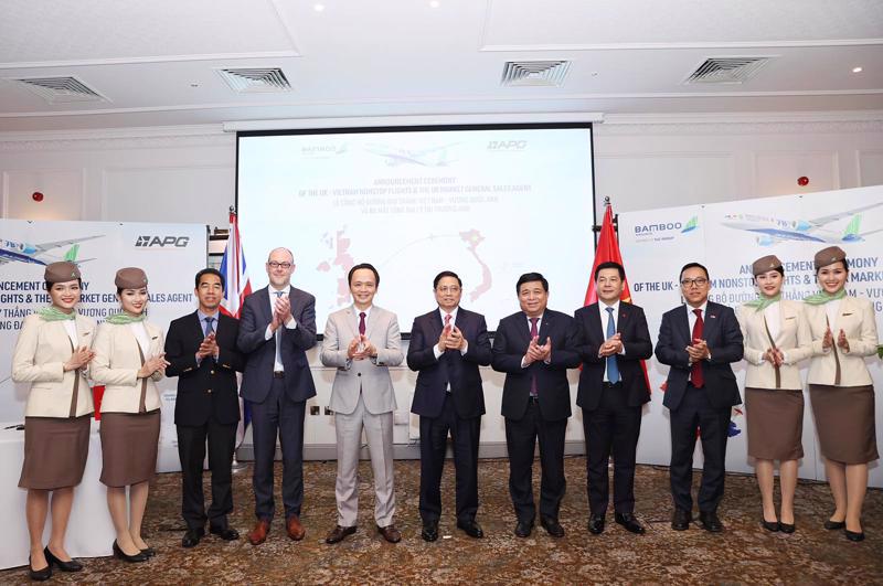 Bamboo Airways made the announcement in the presence of Prime Minister Pham Minh Chinh (C). Source: VnEconomy