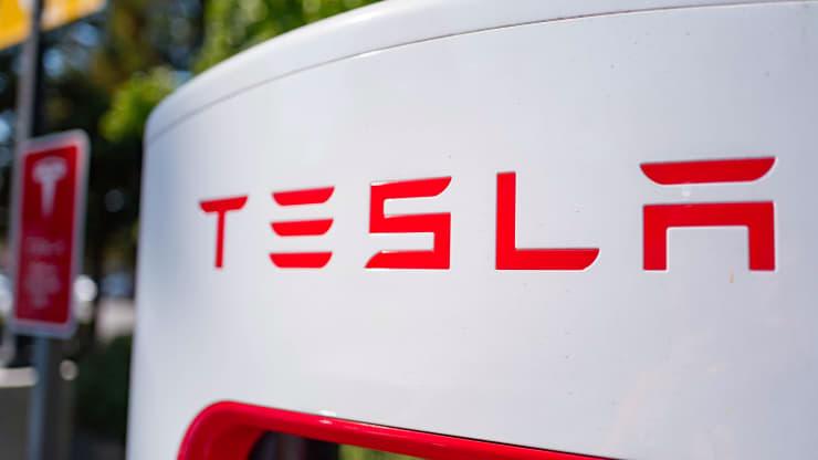 Cổ phiếu Tesla tăng gần 70% từ đầu năm 2021 - Ảnh: Getty Images