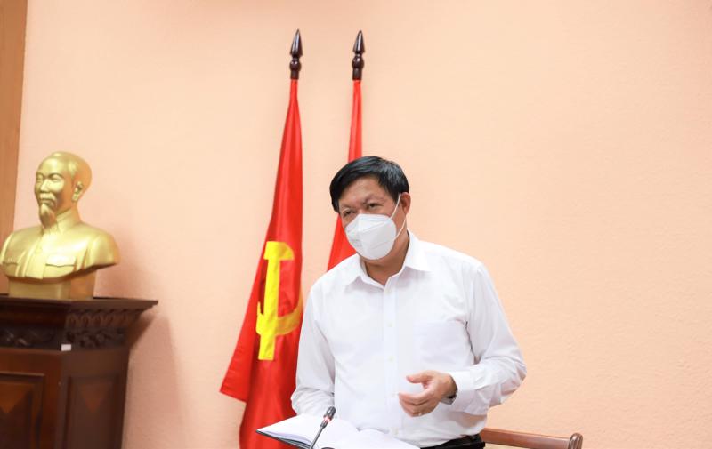 Thứ trưởng Bộ Y tế Đỗ Xuân Tuyên chủ trì cuộc họp trực tuyến với các địa phương về công tác phòng, chống dịch. Ảnh - Nguyễn Nhiên. 