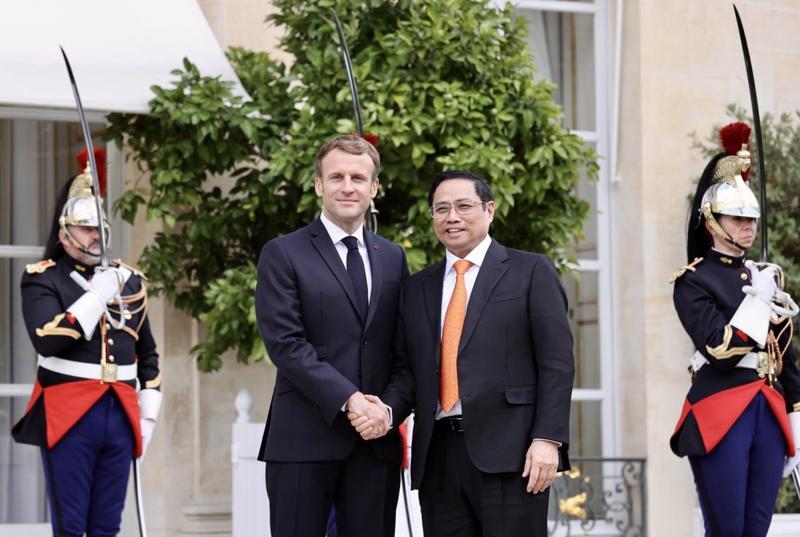 Hai nhà lãnh đạo nhất trí cùng xây dựng kế hoạch hằng năm với những nhiệm vụ cụ thể nhằm làm sâu sắc hơn nữa mối quan hệ Đối tác chiến lược Việt Nam - Pháp. Ảnh: VGP