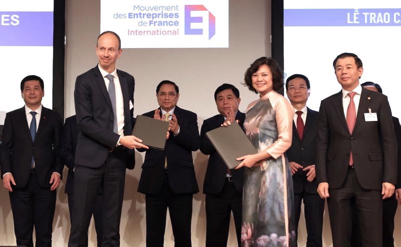 VinFast & EDF to install charging stations in France