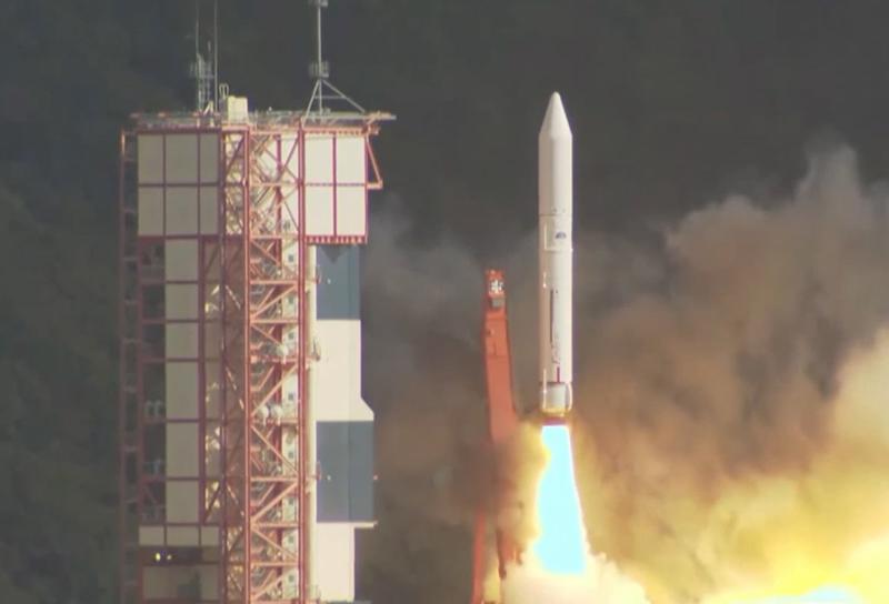 Epsilon-5 rời bệ phóng mang theo vệ tinh NanoDragon của Việt Nam và 8 vệ tinh khác  