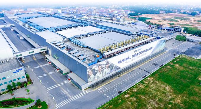 Tổ hợp Samsung Điện tử Việt Nam đã giải ngân hơn 17 tỷ USD vốn đầu tư, trong năm 2020 Samsung đạt gần 25,9 tỷ USD chiếm hơn 20% kim ngạch xuất khẩu của Việt Nam giải quyết công ăn việc làm cho gần 200,000 ngàn lao động. Samsung Việt Nam được đặt tại vị trí huyết mạch tuyến cao tốc Hà Nội - Bắc Ninh - Thái Nguyên.