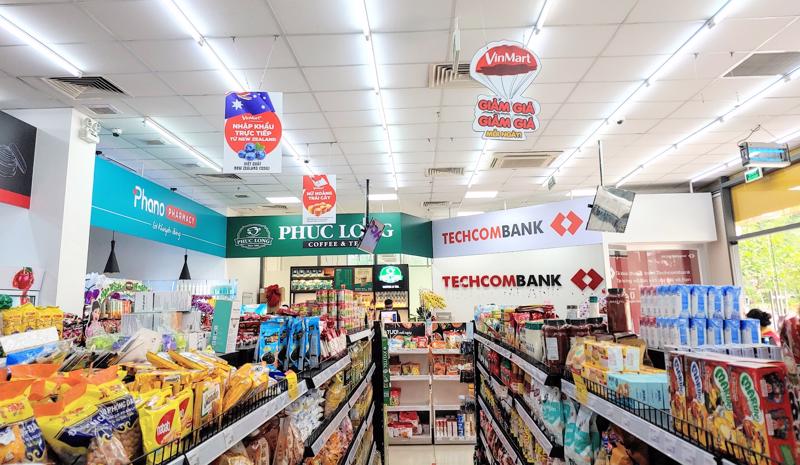 Các cửa hàng mini-mall tích hợp kiosk Phúc Long, dịch vụ ngân hàng Techcombank, dược phẩm Phano là một phần trong chiến lược Point of Life của Masan..