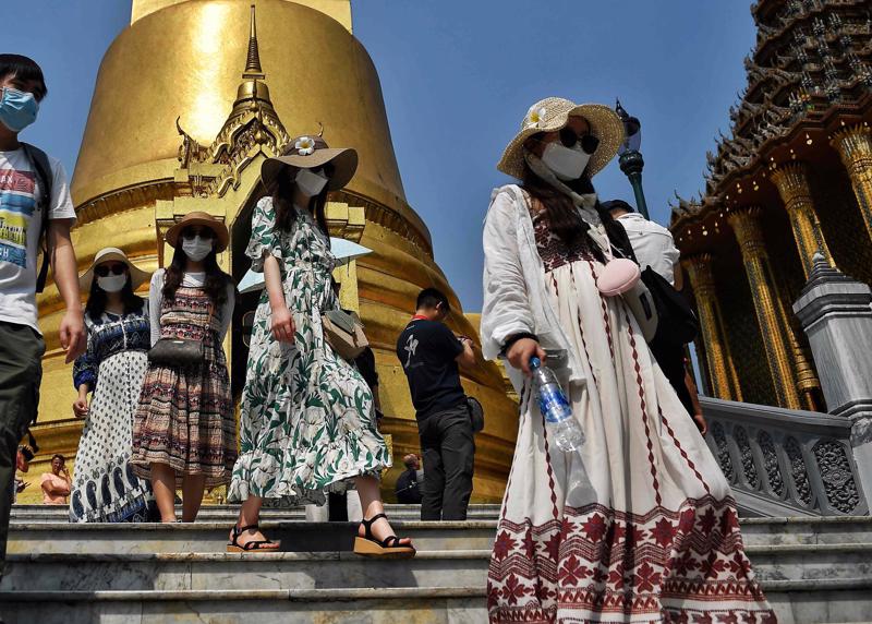 Du khách Trung Quốc tại cung điện Hoàng Gia Thái Lan ngày 29/1/2020 - Ảnh: AFP