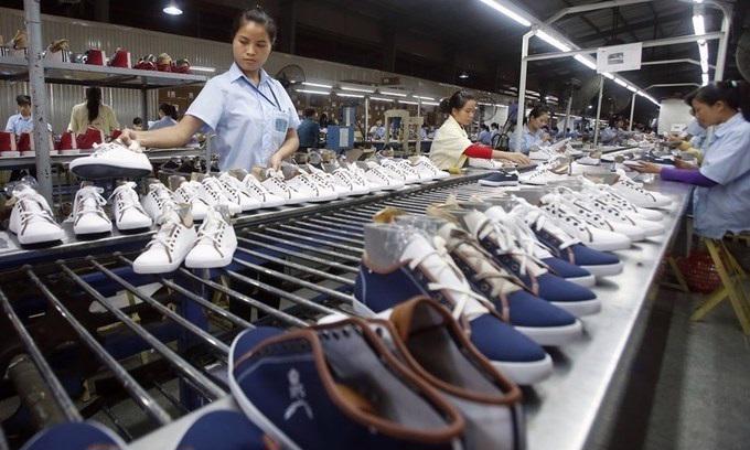 Việt Nam là nước xuất khẩu giày vải lớn nhất
