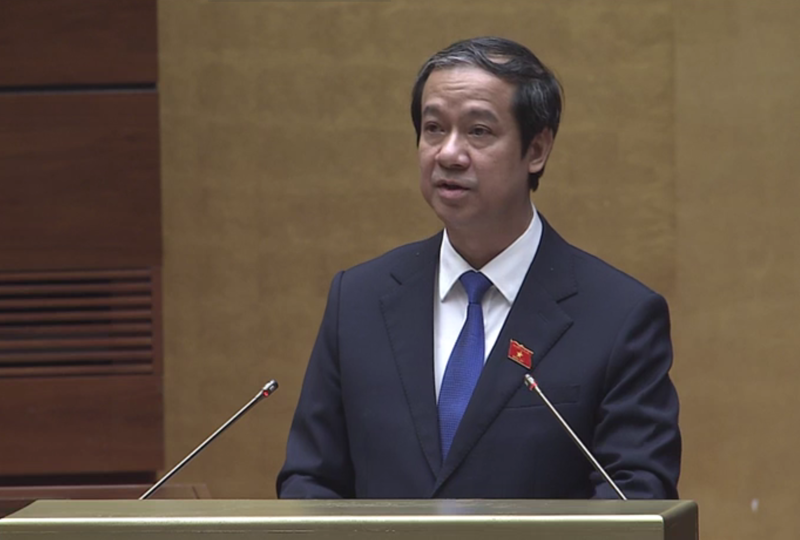 Bộ trưởng Giáo dục và Đào tạo Nguyễn Kim Sơn phát biểu trước phiên chất vấn và trả lời chất vấn của Quốc hội sáng 11/11.