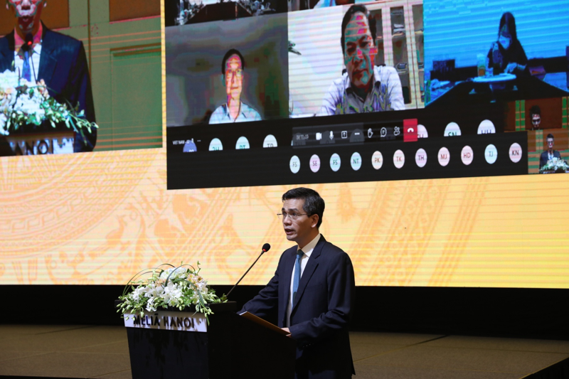 Thứ trưởng Bộ Tài chính Võ Thành Hưng phát biểu tại diễn đàn.