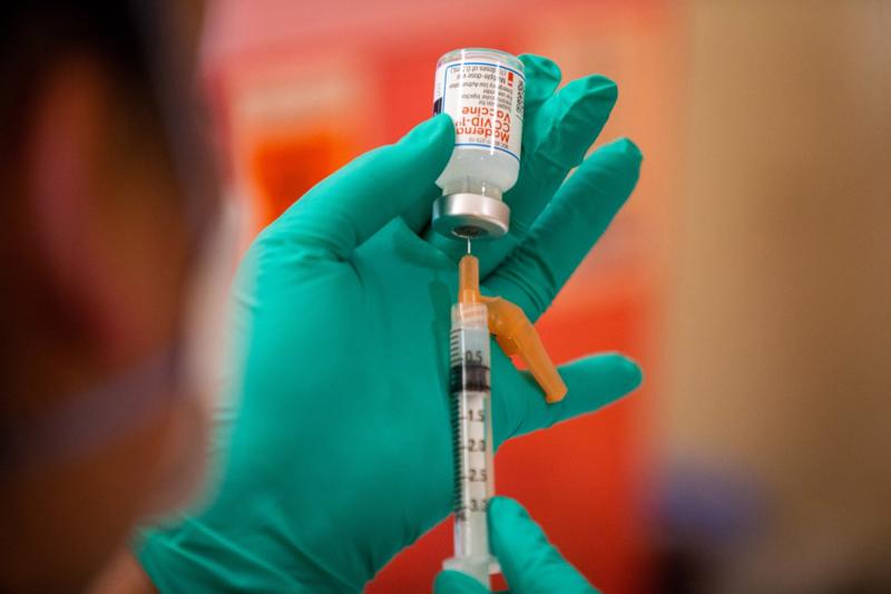 Nhiều quốc gia châu Âu đang hướng tới tiêm vaccine tăng cường bắt buộc - Ảnh: Getty Images