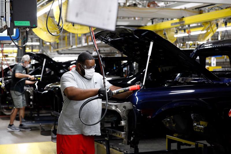 Công nhân tại nhà máy của Ford ở Wayne, Michigan - Ảnh: Getty Images