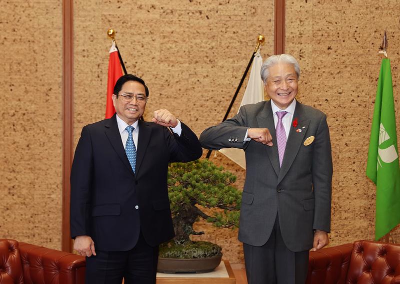 Thủ tướng Phạm Minh Chính gặp Thống đốc tỉnh Tochigi Fukuda Tomikazu. Ảnh - Bộ Ngoại giao. 