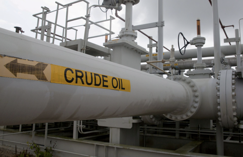 Một đoạn đường ống tại kho dầu chiến lược của Mỹ ở Freeport, Texas - Ảnh: Reuters.