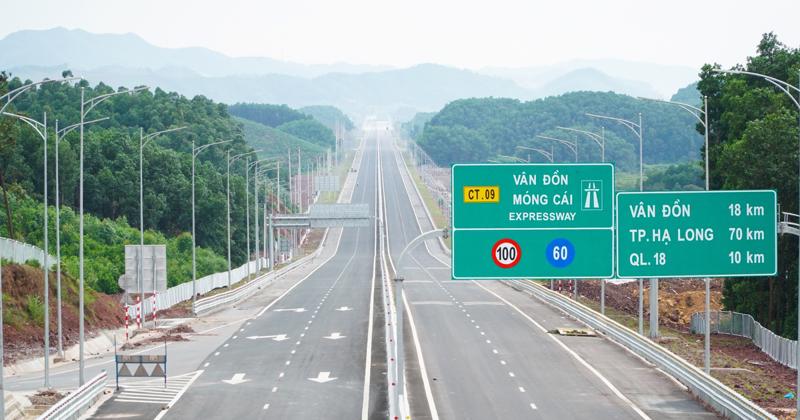 Cao tốc Vân Đồn - Móng Cái hoàn thiện tuyến đường thông thương xuyên suốt 3 đầu tàu kinh tế Hà Nội - Hải Phòng - Quảng Ninh.