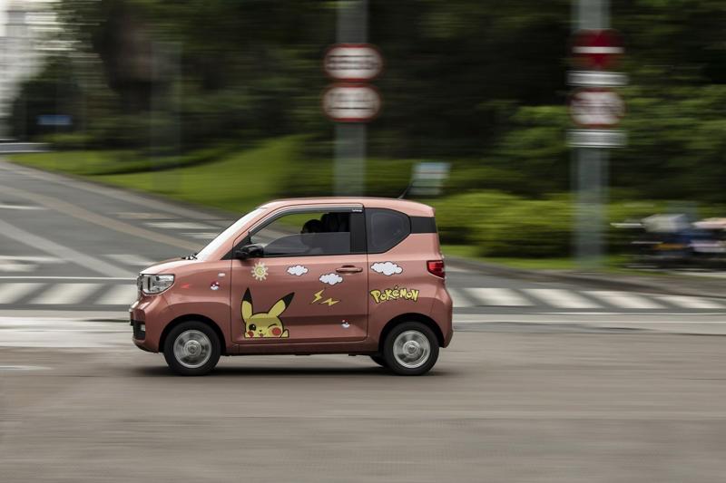 Mẫu xe điện mini của Trung Quốc gây sốt thị trường, được cho là đã về Việt Nam, dù chỉ để nghiên cứu và không bán ra, song đã gây xôn xao trong cộng đồng ô tô trong nước
