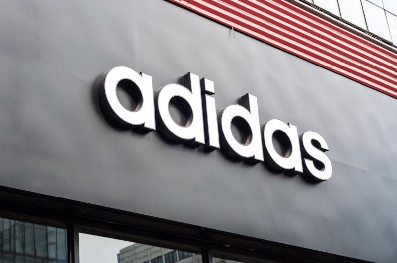 Adidas cho biết đang hợp tác với sàn giao dịch tiền điện tử Coinbase.